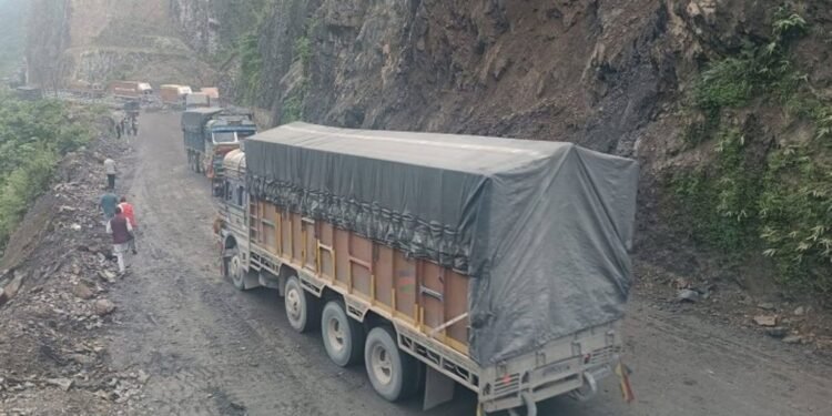 अवरुद्ध नारायणगढ–मुग्लिन सडक खुल्यो