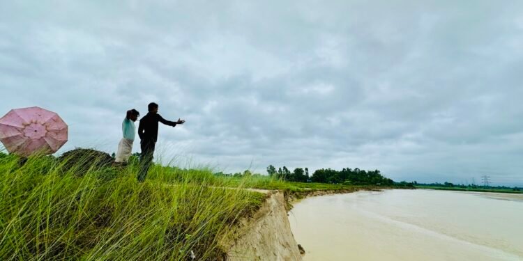 बलान नदीको कटानले सुन्दरपुर बस्ती जोखिममा