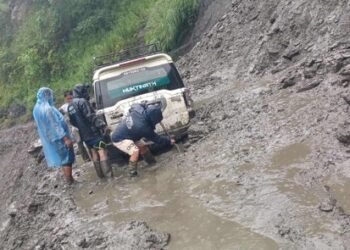 पहिरोले बेनी–जोमसोम सडकको यात्रा असहज बन्दै