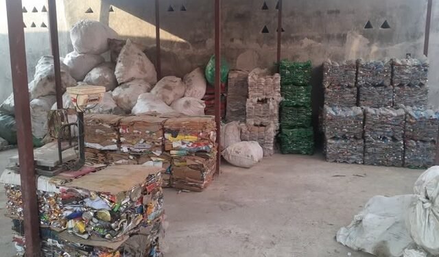 फोहरजन्य वस्तु बिक्री गरी १५ लाख बढी आम्दानी