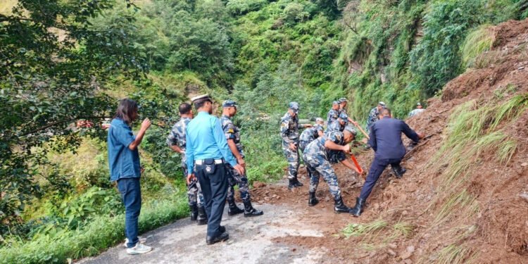 पहिराले गुल्मीको रिडी–तम्घास सडक अवरुद्ध