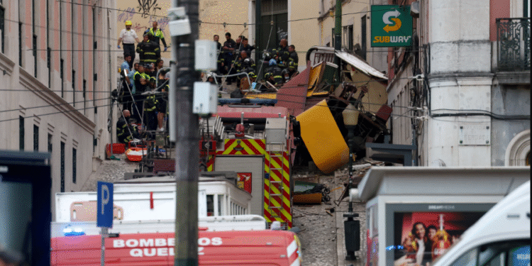 लिस्बनमा फ्युनिकुलर दुर्घटना हुँदा १५ जनाको मृत्यु