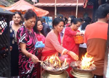 शक्तिपीठमा दर्शनार्थीकोे घुइँचो