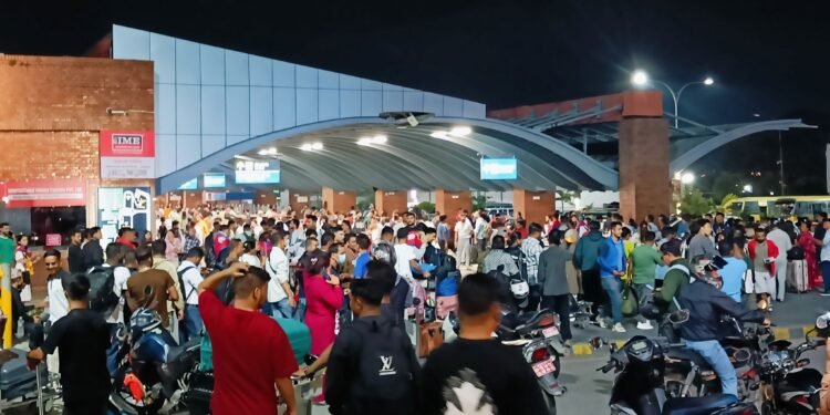 त्रिभुवन अन्तर्राष्ट्रिय विमानस्थलमा यात्रुहरूको भीड