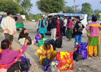 ‘चाडपर्व छोडेर काम खोज्न भारत’