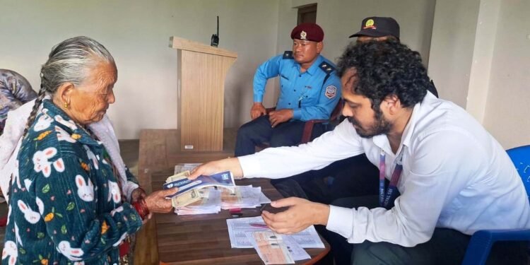 सामाजिक सुरक्षाभत्ता वितरण शिविरबाट ५८२ लाभान्वित