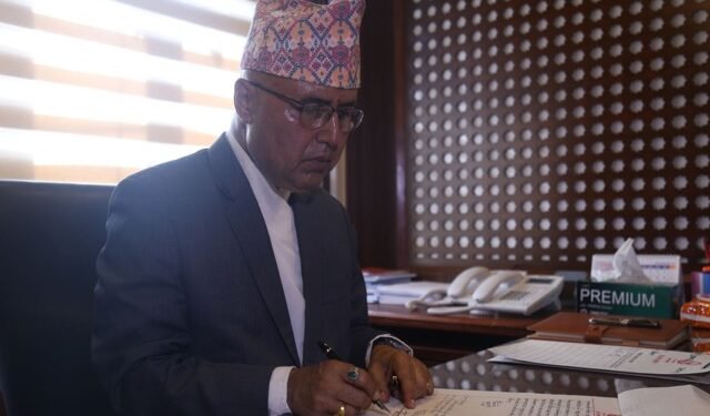 अर्थमन्त्री खनालद्वारा पदभार ग्रहण