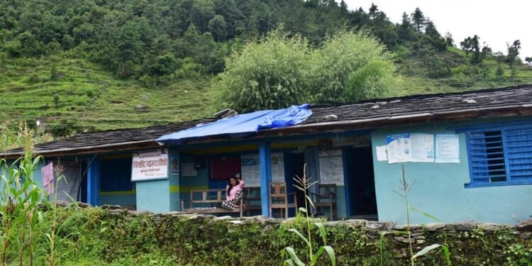 स्वास्थ्यचौकीको भवन जीर्ण हुँदा सेवा प्रभावित