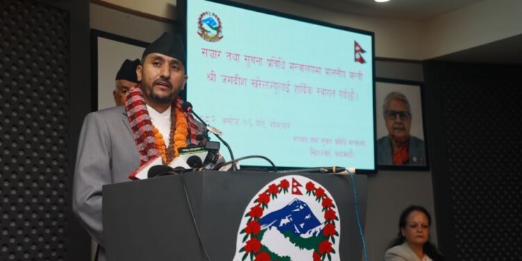 जनताले महसुस गर्ने गरी काम गर्छौं: सञ्चारमन्त्री खरेल