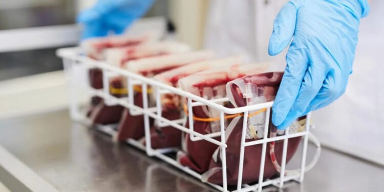 काठमाडौंमा रगतको अभाव भएपछि ७१ पाउण्ड रगत झापाबाट काठमाडौं पठाइयो