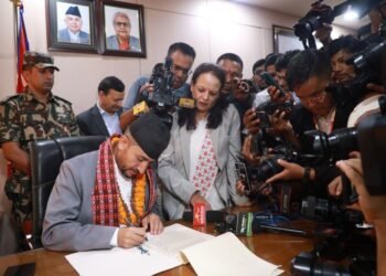सञ्चारमन्त्री खरेलद्वारा पदभार ग्रहण