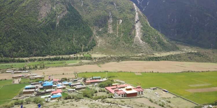 चुम उपत्यका तीन दिनदेखि विद्युत् र सञ्चार सेवाविहीन