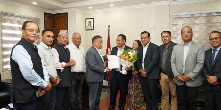 लामो समयदेखि जीर्ण अवस्थामा रहेका आयोजना राख्न हुँदैनः मन्त्री घिसिङ