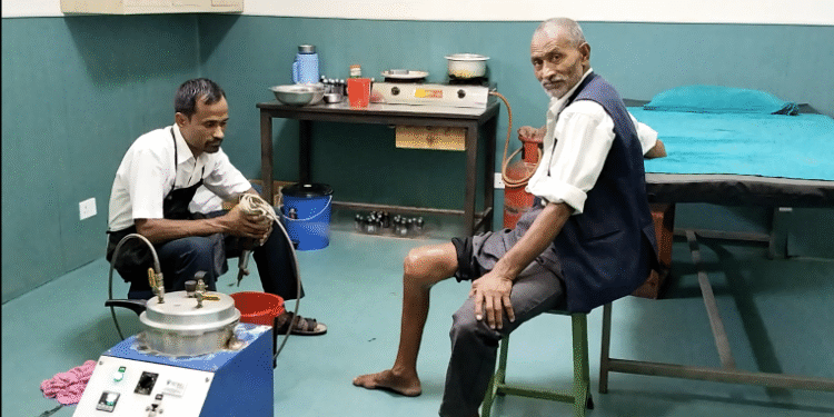 आयुर्वेद तथा वैकल्पिक चिकित्सातर्फ आकर्षण बढ्दो