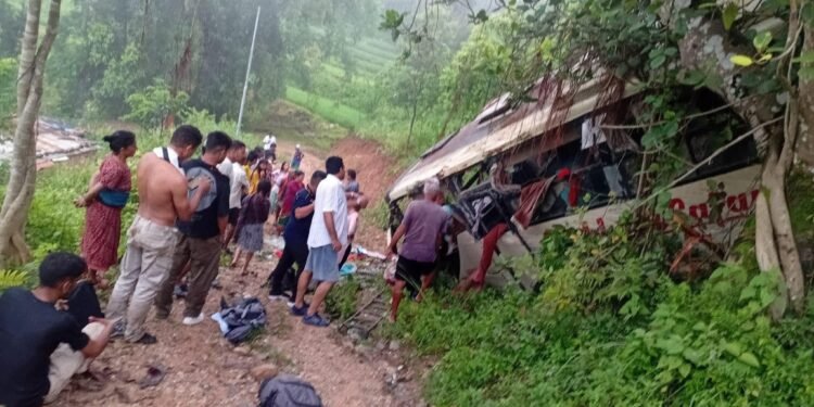 गोरखामा रात्रिबस दुर्घटना हुँदा २१ जना घाइते