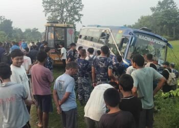 कपिलवस्तुमा बस दुर्घटना, १० घाइते