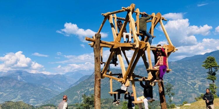 चर्खेपिङ संरक्षण गर्दै गाउँले