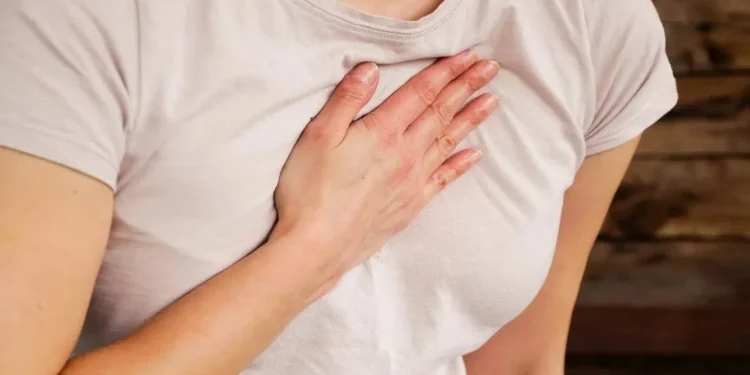 के तपाईंलाई पनि बिहान उठ्ने बित्तिकै छाती दुख्छ ?