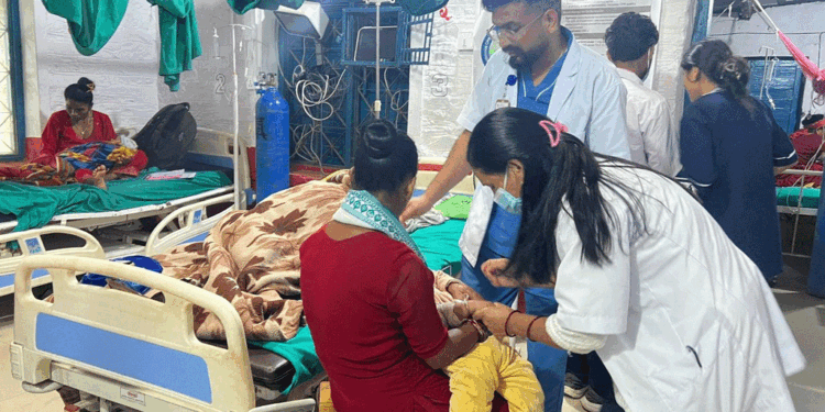 दैलेख अस्पतालमा बिरामीको बढ्दो चाप, उपचारमा समस्या