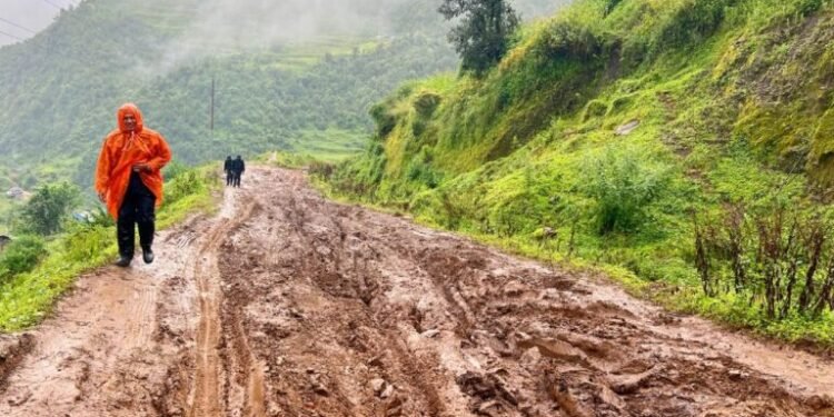 सालझण्डी-ढोरपाटन सडक तीन दिनपछि सञ्चालनमा आयो