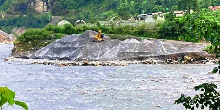 कालीगण्डकी नदीबाट अवैध उत्खनन गरिएको बालुवा जफत