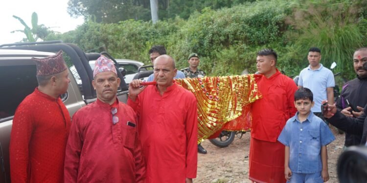 गोरखा दरबारबाट हनुमान ढोका दरबारका लागि फूलपाती पठाइयो