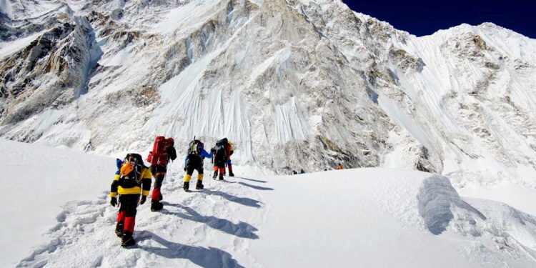 हिमाल आरोहणबाट ६४ करोड बढी राजस्व सङ्कलन