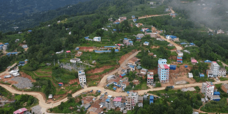 भोजपुर-दिङ्ला सडक कालोपत्र गरिँदै