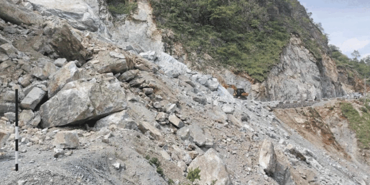 कालीगण्डकी करिडोर र मदन भण्डारी राजमार्गसहित गुल्मीका तीन मुख्य सडक अवरुद्ध