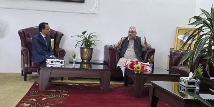 सुदूरपश्चिमका मूख्यमन्त्रीले भेटे राष्ट्र बैंकका गभर्नर