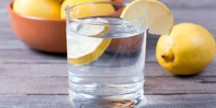 नियमित कागती पानी पिउनुहोस्, हुन्छन् यति धेरै फाइदाहरू