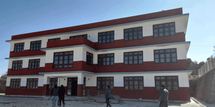 महाशिला गाउँपालिकाले आफ्नै भवनबाट सेवा थाल्यो