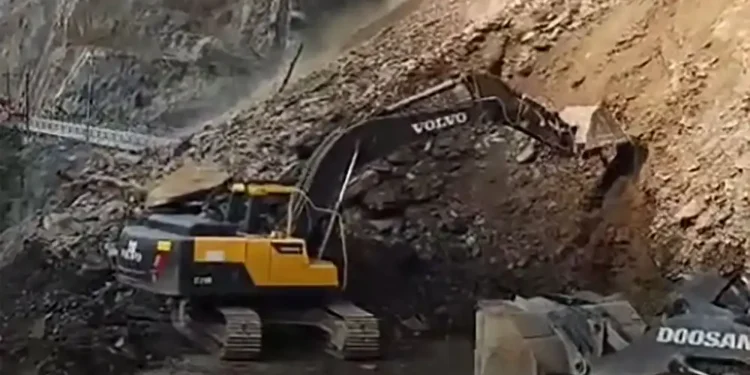 मुग्लिन-काठमाडौँ सडकखण्ड दुईतर्फी अवरुद्ध