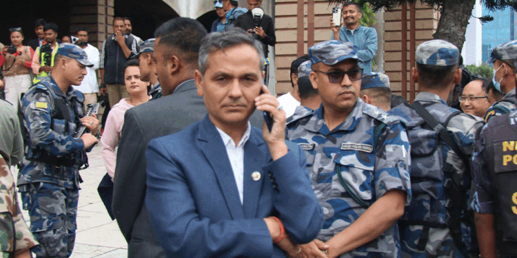 उच्च मनोबलका साथ काम गर्न गृहमन्त्री अर्यालको निर्देशन