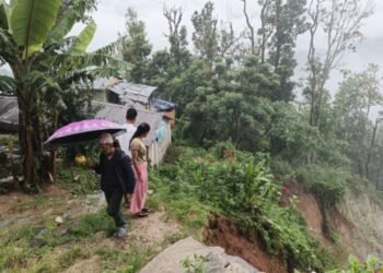 पहिरोले मैवाखोलामा ११ घर विस्थापित, १२ घर जोखिममा