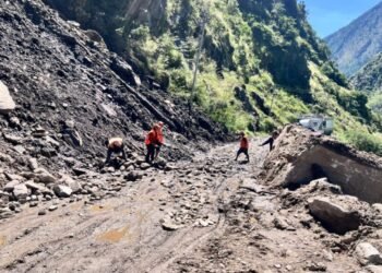 पहिरोले महकाली राजमार्ग अवरुद्ध