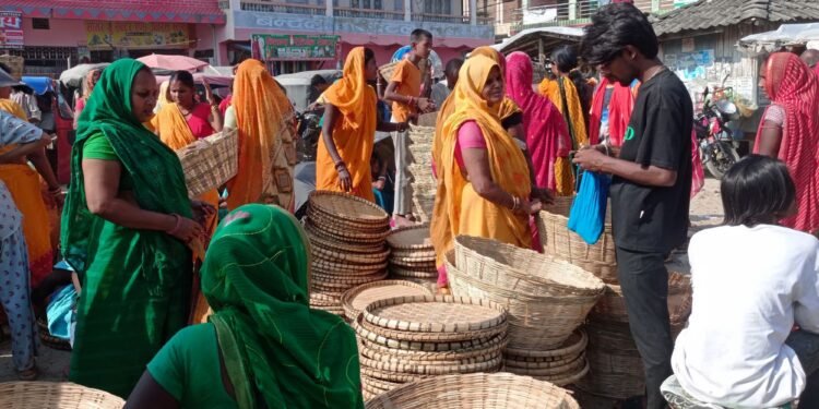 छठपर्व नजिकिँदा बाँसका सामानको माग बढ्यो
