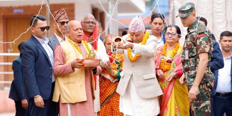 राष्ट्रपति पौडेलबाट गुह्येश्वरीमा अर्घ्यदान