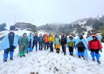 नेपाली सेनाद्वारा मुस्ताङको हिमपात प्रभावित क्षेत्रबाट १५ जना पर्यटकको उद्धार