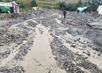 वर्षातमा लोकमार्गका यात्रुलाई सास्तीनै सास्ती