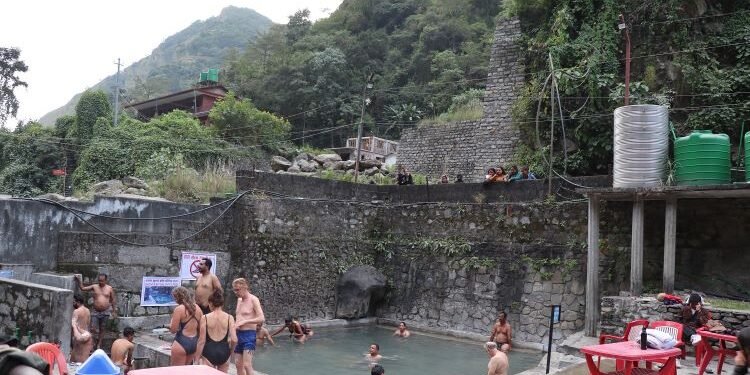 पदयात्रीको ‘रिफ्रेस सेन्टर’ भुरुङ–तातोपानी