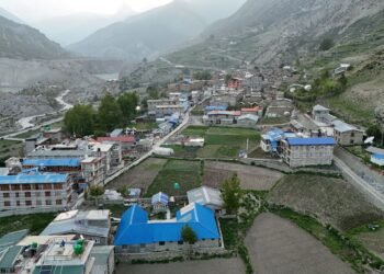 मनाङ यात्रामा मौसम बाधक