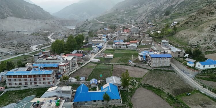 मनाङ यात्रामा मौसम बाधक