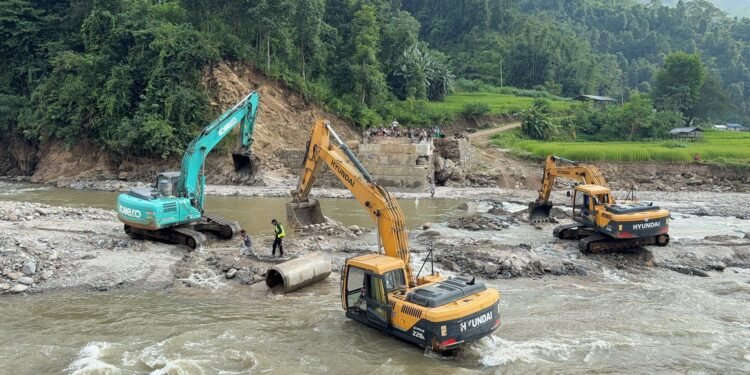 जोगमाई खोलामा डाइभर्सन निर्माण