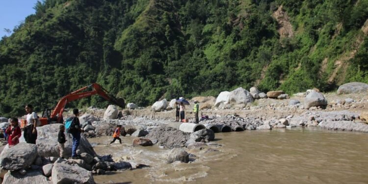 फेमे खोलामा ‘डाइभर्सन’ निर्माण हुँदै