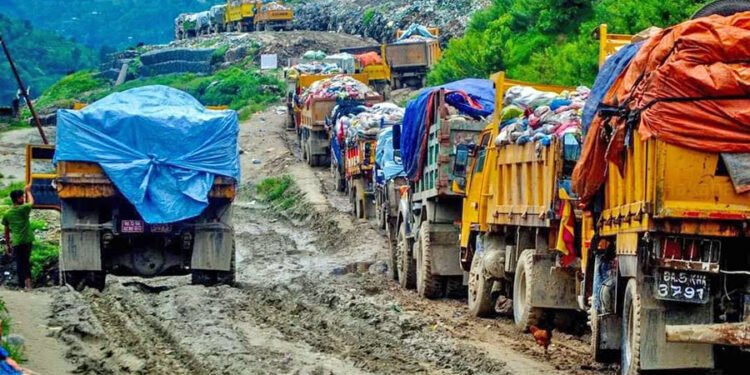 बञ्चरेडाँडामा अवरोध, काठमाडौं महानगरको फोहर घरमै राख्न आग्रह