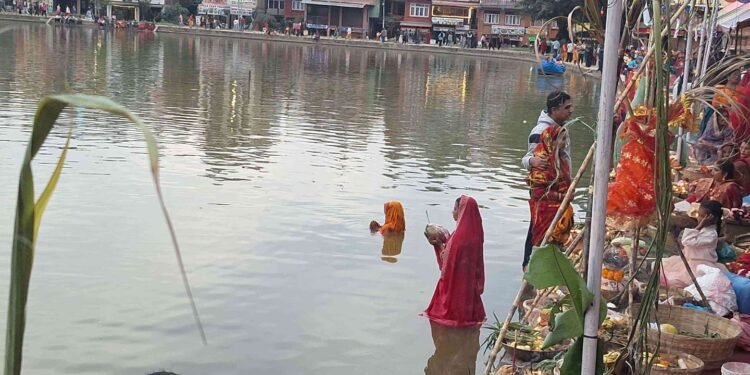 भक्तपुरमा भव्य रूपमा मनाइयो छठ