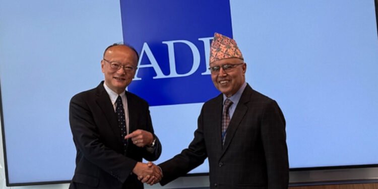 अर्थमन्त्री खनाल र एसियाली विकास बैंकका अध्यक्षबिच भेट