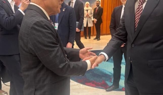 सिङ्गापुरका राष्ट्रपति थरमनसँग अर्थमन्त्री खनालको भेट