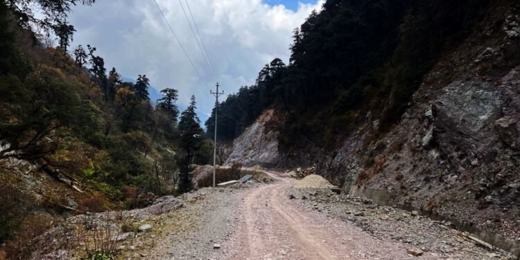 एक दशकमा पनि पूरा भएन १३ किलोमिटर सडक